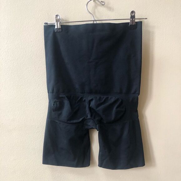 Spanx High Waisted Mid-Thigh Short - Picture 5 of 6